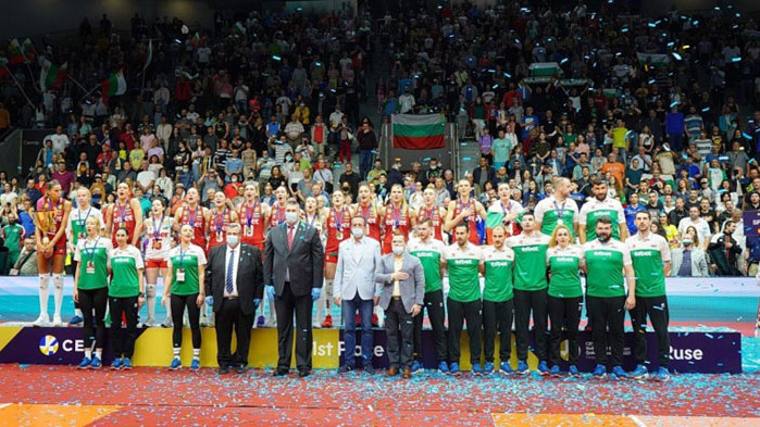 Селекционерът на женския национален отбор по волейбол Иван Петков беше